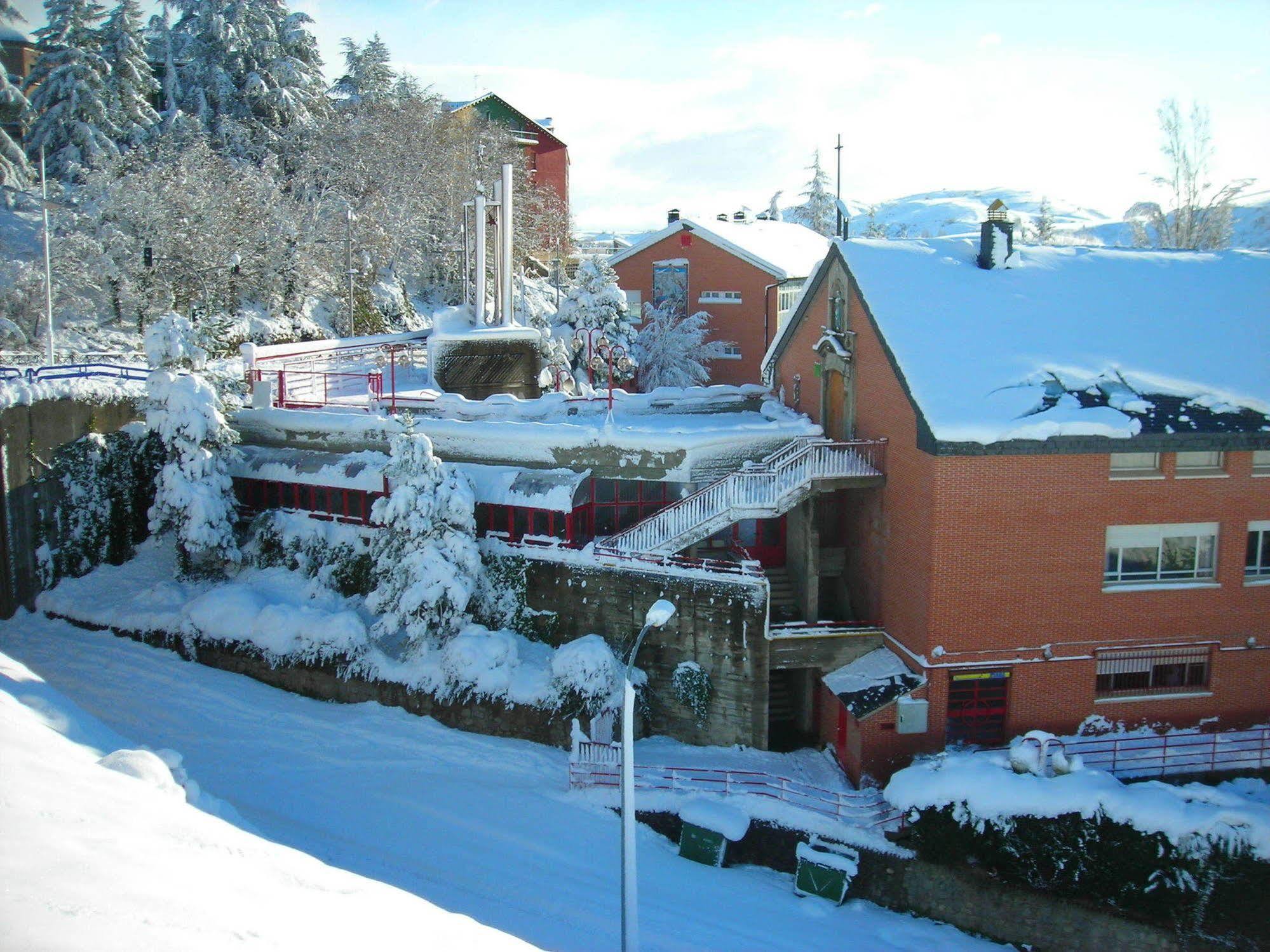 Residencia Albergue Jaca Eksteriør bilde